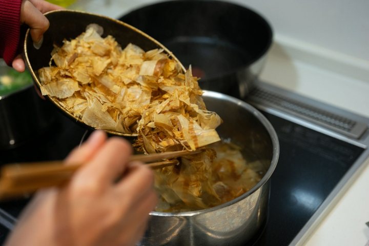 だしの取り方の基本——昆布・かつお・煮干しの使い分けと、水出しの手軽さ