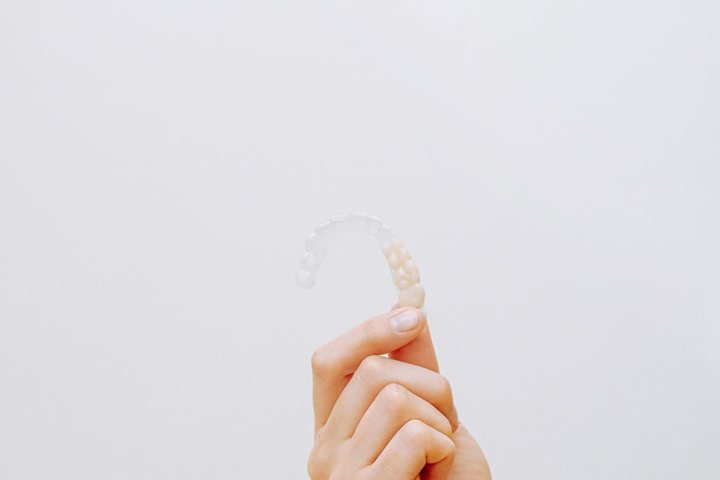 ふかつ歯科・矯正歯科(福山市)、マウスピース矯正SureSmileとワイヤーを組み合わせるハイブリッド矯正を案内