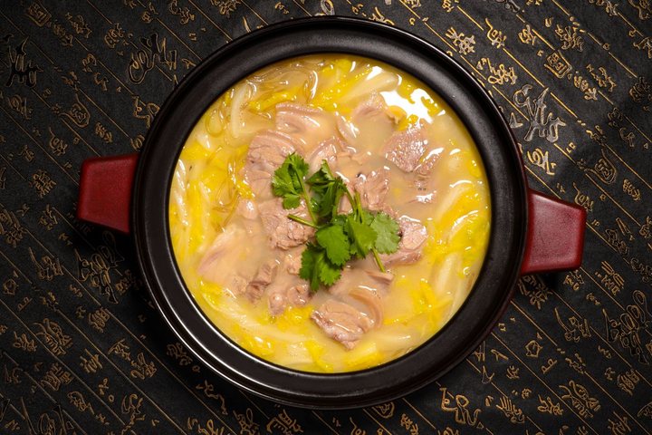 カレー・シチューは鍋のまま冷まさない——ウェルシュ菌を防ぐ冷まし方と保存の手順